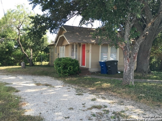 view of front of house