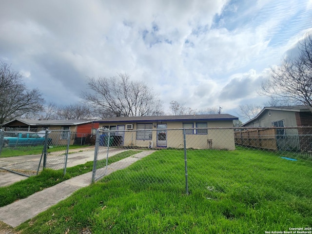 single story home featuring a front yard