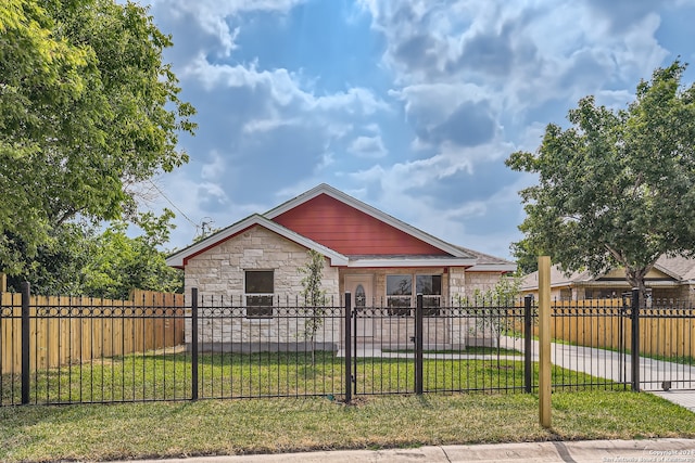 bungalow featuring a front yard