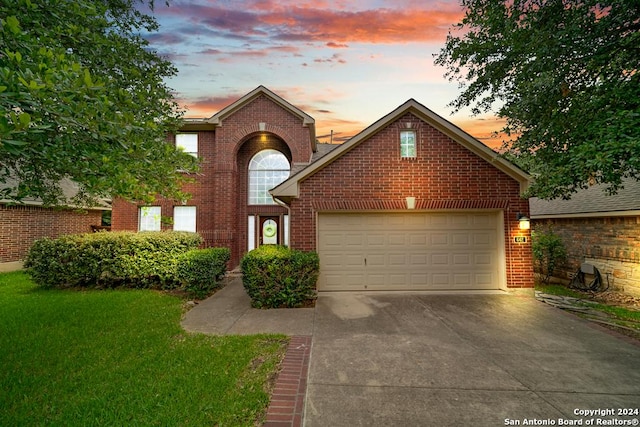 view of front property featuring a garage