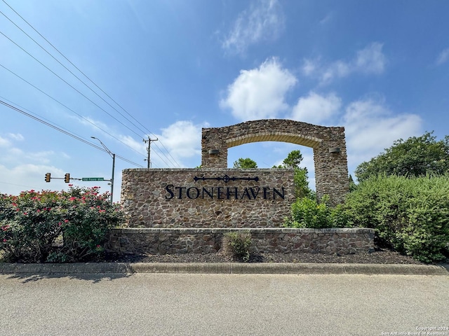 view of community / neighborhood sign