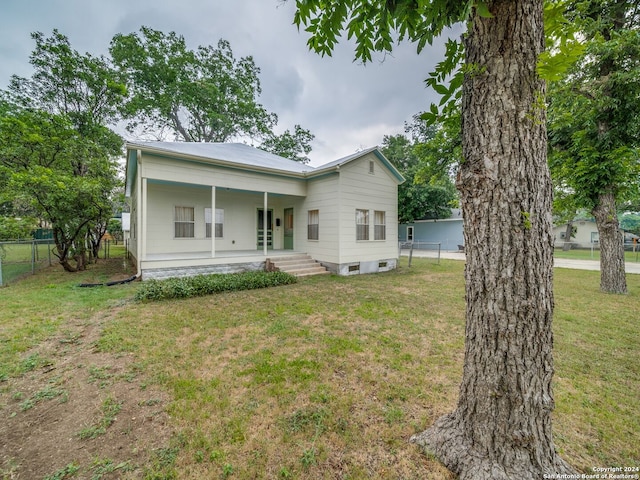 view of front of home with covered porch and a front lawn