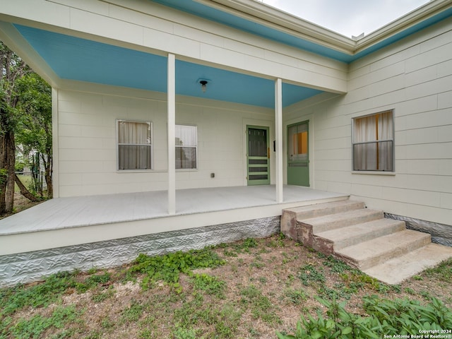 entrance to property featuring a patio area