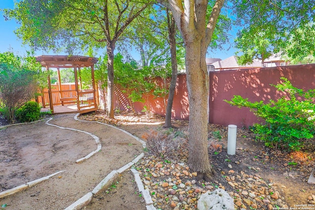 view of yard featuring a pergola