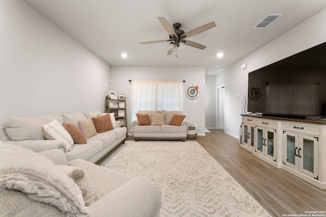 living room featuring light hardwood / wood-style floors and ceiling fan