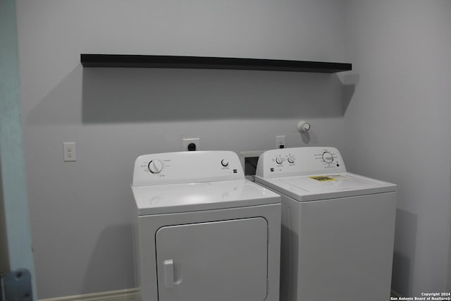 laundry area featuring washer and clothes dryer