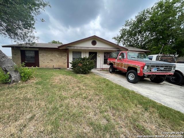 ranch-style house with a front yard