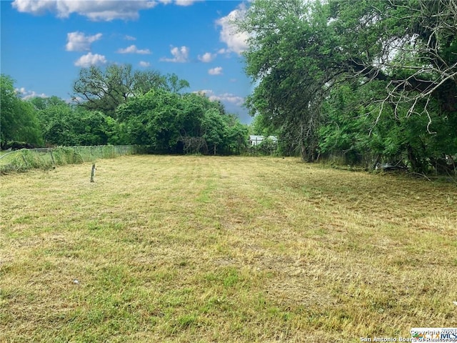 Listing photo 3 for 114 Milligan, Cuero TX 77954