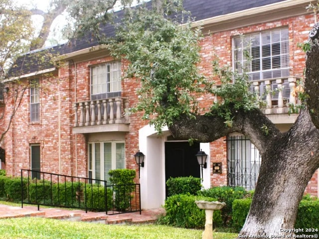 view of front of house