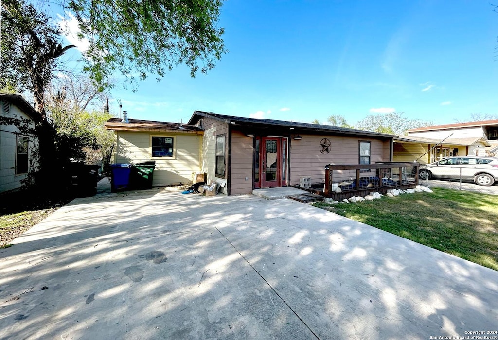 view of front of house featuring a front lawn and a patio area