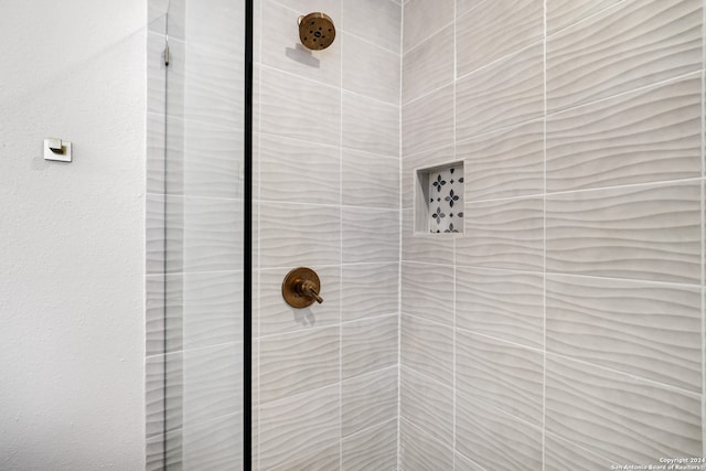 interior details with a tile shower