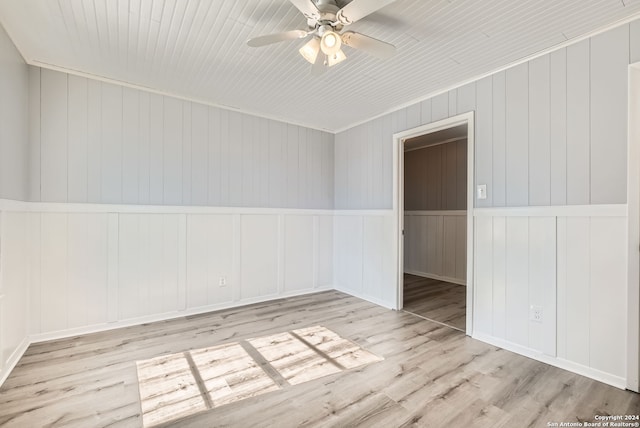 empty room with light hardwood / wood-style flooring and ceiling fan