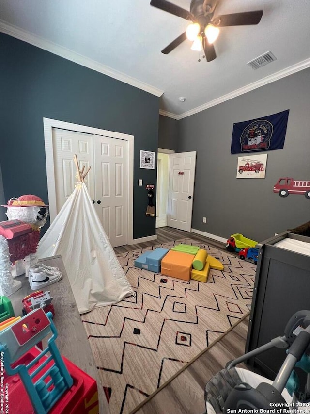 game room with hardwood / wood-style flooring, ceiling fan, and ornamental molding