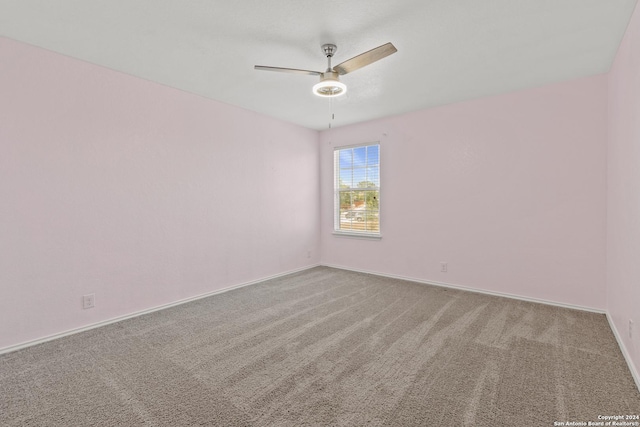 unfurnished room with carpet flooring and ceiling fan