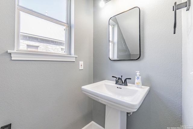 bathroom featuring sink