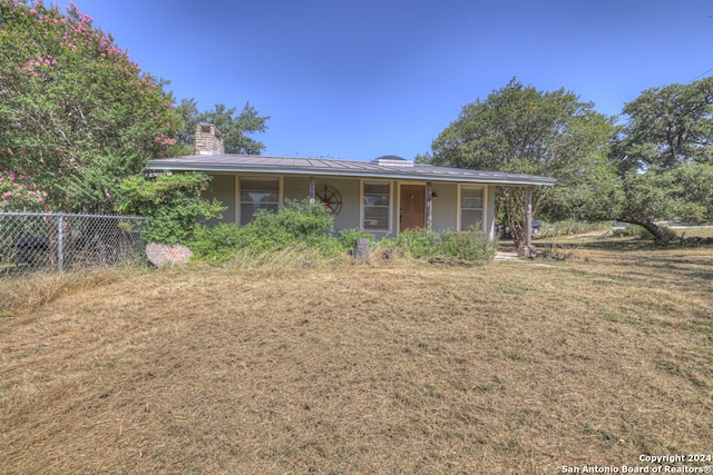 single story home featuring a front yard