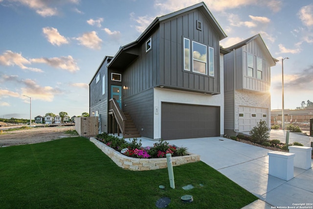 view of front facade with a garage and a front yard