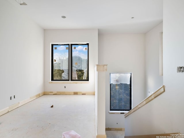 spare room featuring concrete flooring