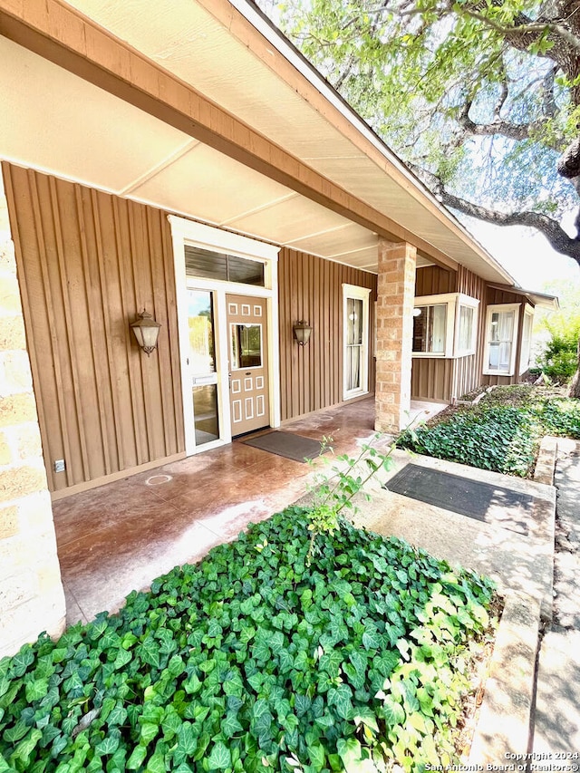 doorway to property with a porch