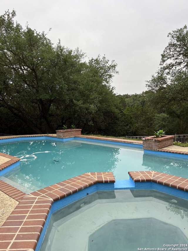 view of swimming pool