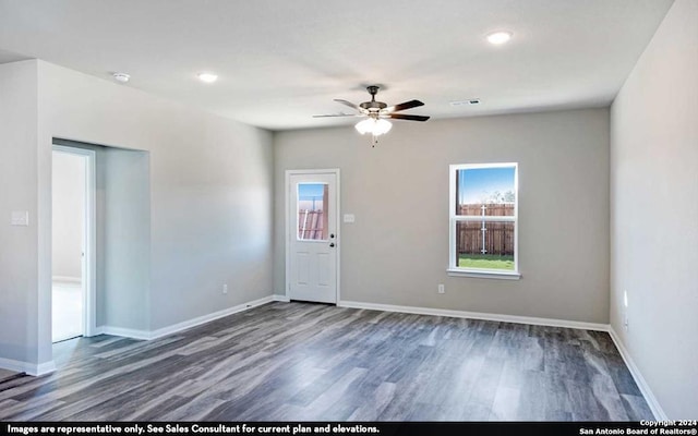 spare room featuring dark wood-type flooring and ceiling fan