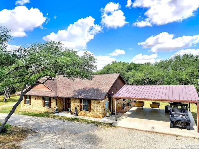 single story home with a carport