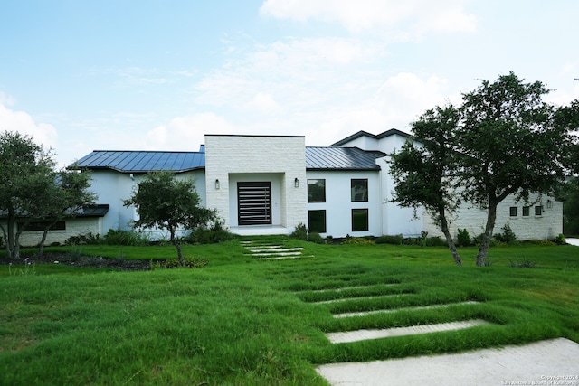 modern home featuring a front yard