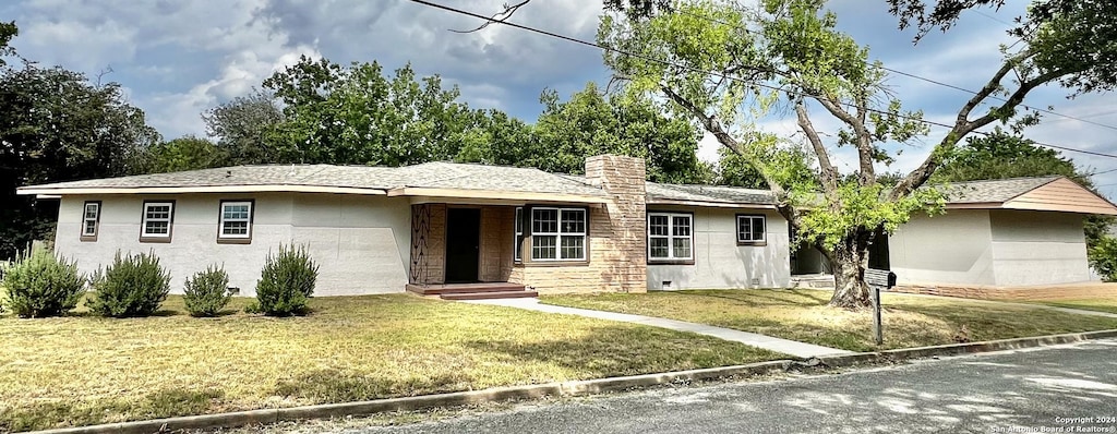 single story home featuring a front yard