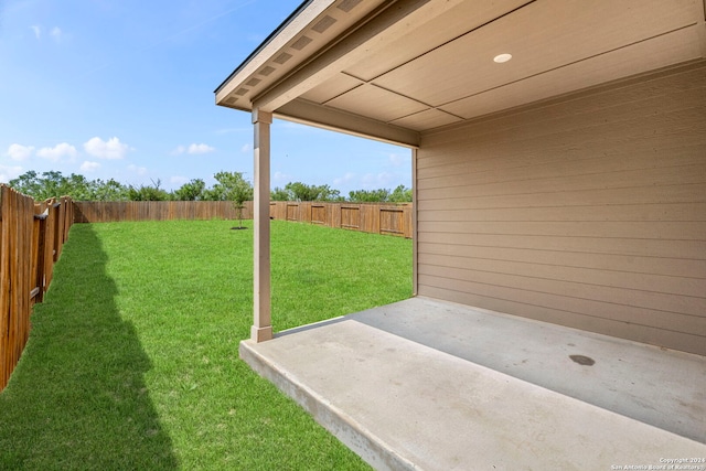 view of yard with a patio