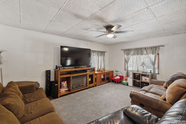 carpeted living room with ceiling fan