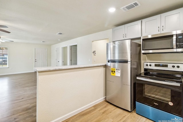 kitchen featuring kitchen peninsula, light hardwood / wood-style flooring, ceiling fan, appliances with stainless steel finishes, and white cabinetry