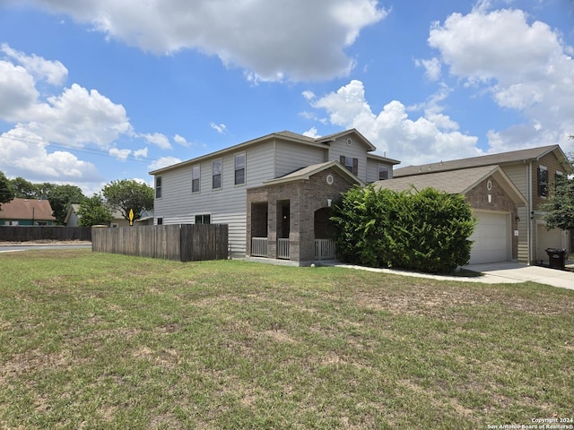 view of front facade featuring a front lawn