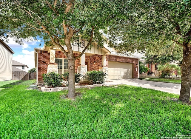 view of front of home featuring a front lawn and a garage