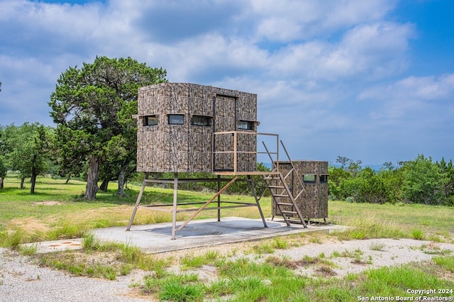 view of outdoor structure