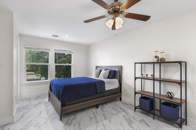 bedroom with ceiling fan