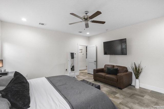 bedroom with ceiling fan