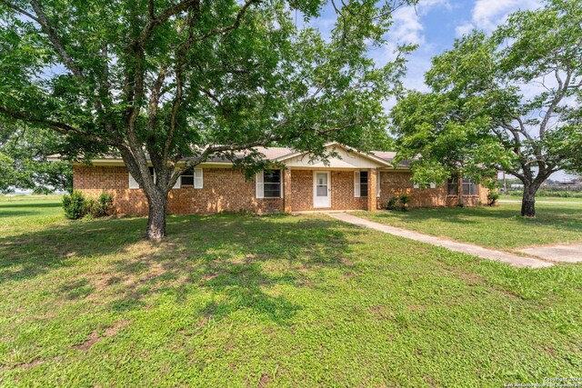 single story home with a front yard