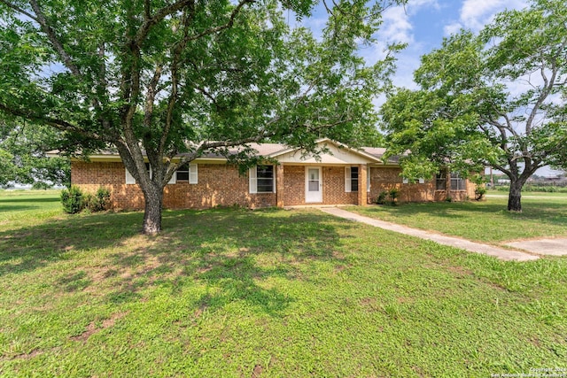 ranch-style house featuring a front lawn