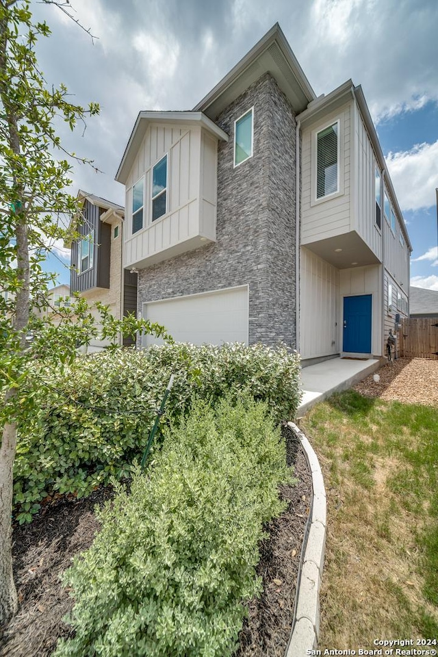 view of front of home featuring a garage