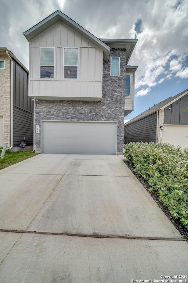 view of front of property featuring a garage