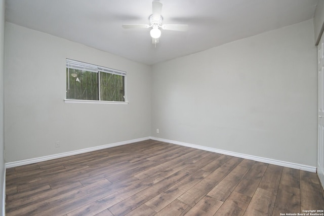 spare room featuring dark hardwood / wood-style floors and ceiling fan