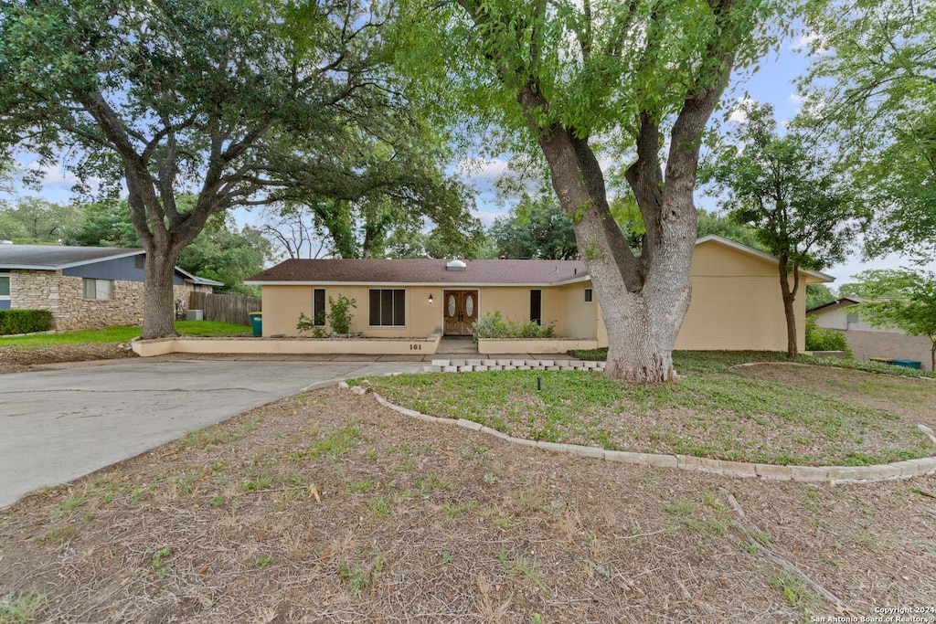 view of front of property