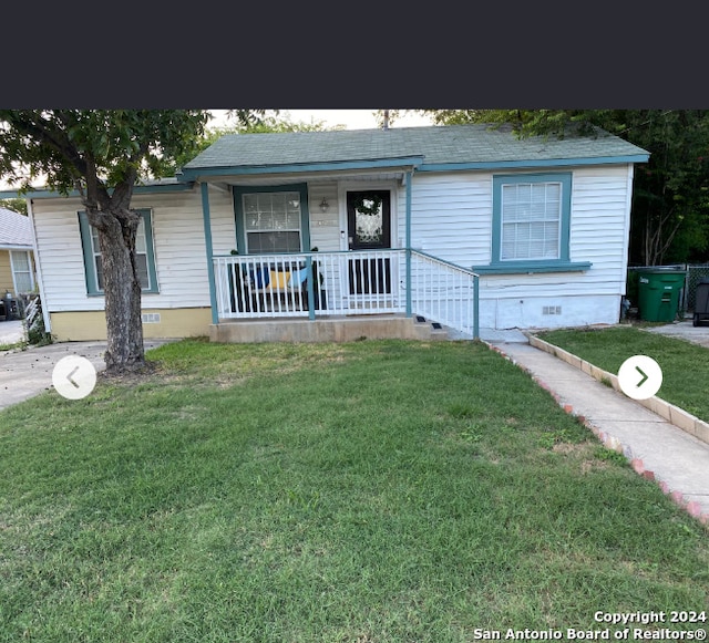 view of front of house featuring covered porch and a front yard