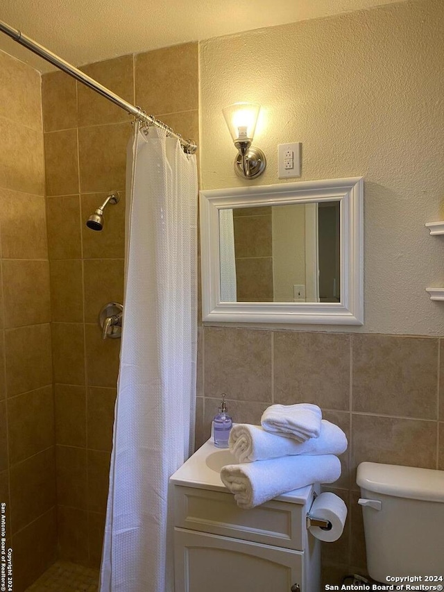 bathroom featuring a shower with curtain, tile walls, and toilet