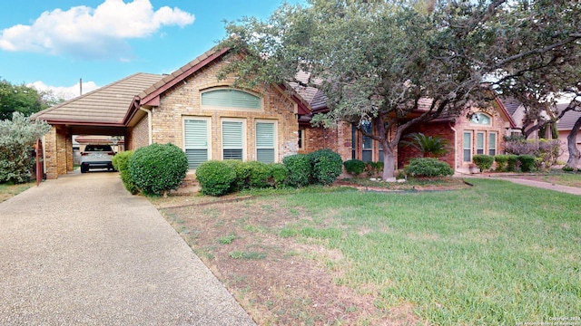 view of front facade featuring a front yard and a carport