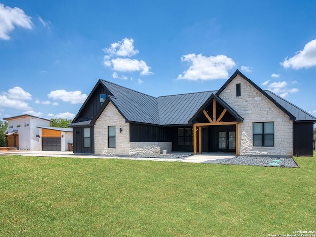 view of front of property featuring a front yard and a garage