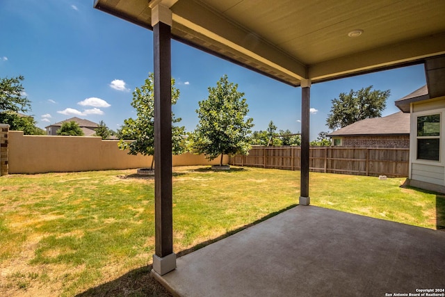 view of yard featuring a patio