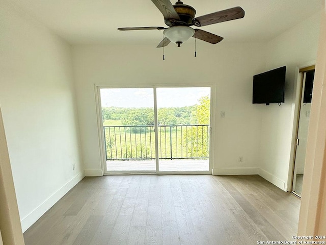 unfurnished room featuring light hardwood / wood-style floors and ceiling fan