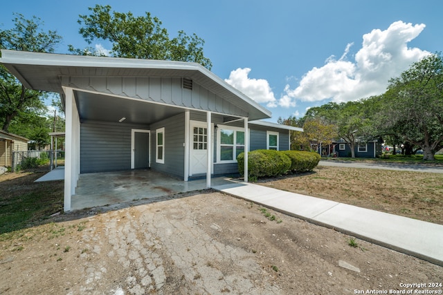 view of front of property