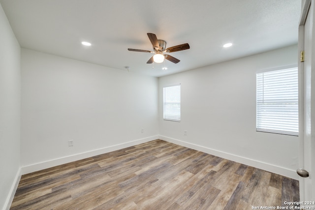 unfurnished room with dark wood-type flooring and ceiling fan